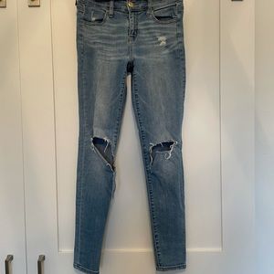 American eagle high rise super stretch light blue denim jeans skinny with rips